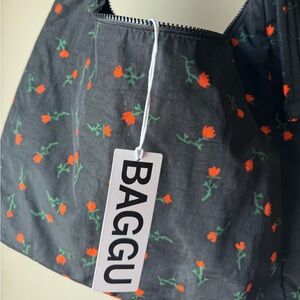 BAGGU Black Shoulder Bag with Orange Floral Print